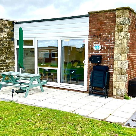 Chine Cottage Self-Catering Coastal Bungalow In Rural West Wight Freshwater Eksteriør billede