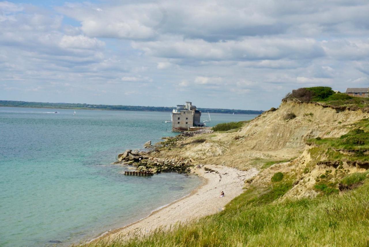 Chine Cottage Self-Catering Coastal Bungalow In Rural West Wight Freshwater Eksteriør billede