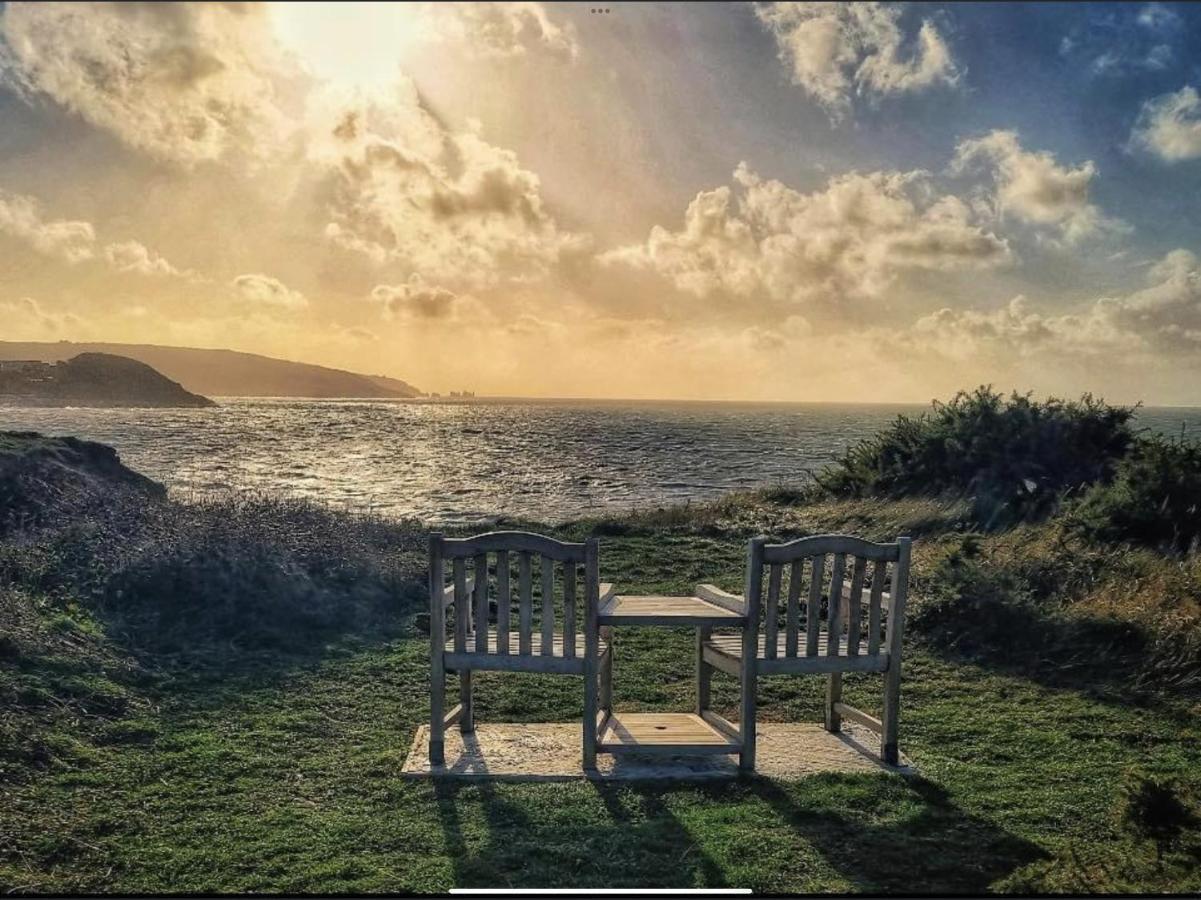 Chine Cottage Self-Catering Coastal Bungalow In Rural West Wight Freshwater Eksteriør billede