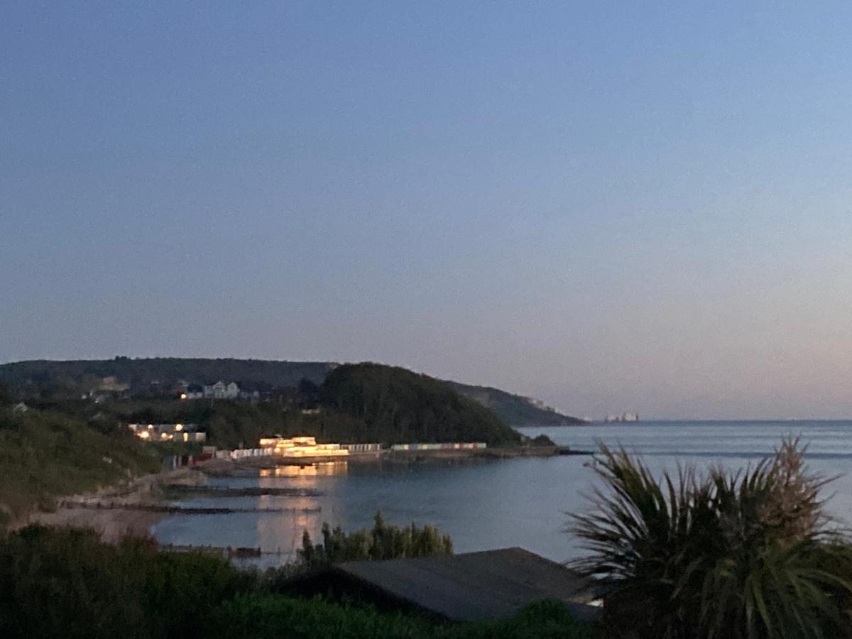 Chine Cottage Self-Catering Coastal Bungalow In Rural West Wight Freshwater Eksteriør billede