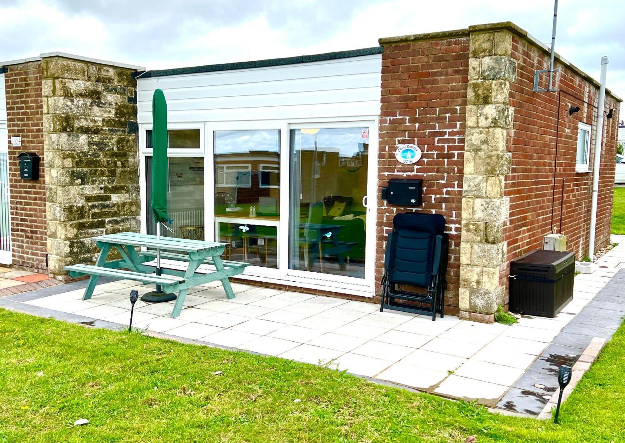 Chine Cottage Self-Catering Coastal Bungalow In Rural West Wight Freshwater Eksteriør billede